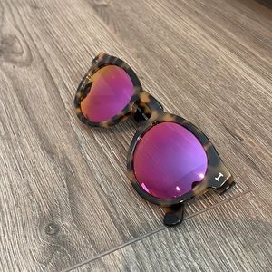 Illesteva reflective sunglasses with case